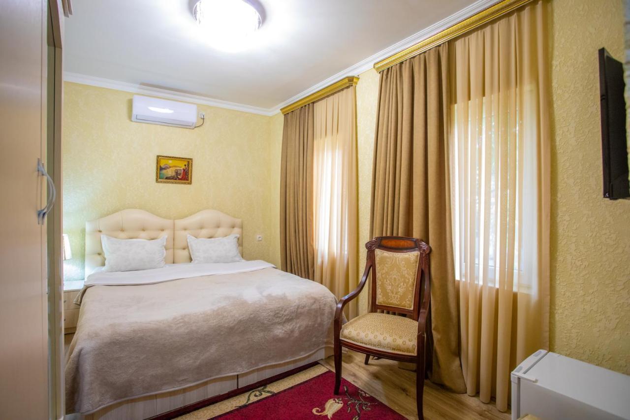 Hotel Vladi Kutaisi Exterior foto
